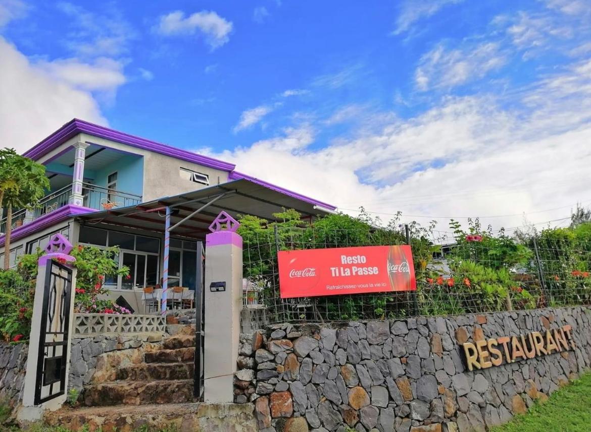 Tilapasse Resto & Guest House Port South East Extérieur photo
